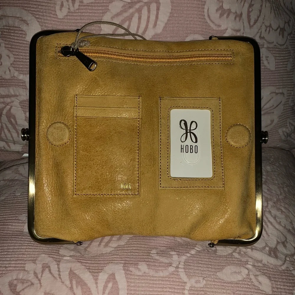 🌀🌀  SOLD 🌀🌀 NWT HOBO Lauren wallet/clutch. Color Honeycomb. Leather. - Picture 5 of 13